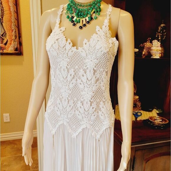 Vintage Flora Nikrooz ivory white nightgown dress. - Picture 12 of 16